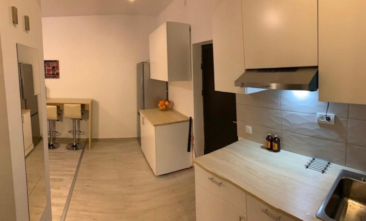 Retreat Luxury Apartment Near Presidential Palace Бухарест Экстерьер фото